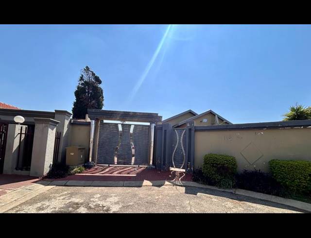 3 BEDROOM HOUSE FOR SALE IN NATURENA
